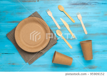 Eco craft paper and wooden cutlery tableware. Paper cups, dishes. Recycling or eco-friendly concept. 95909152