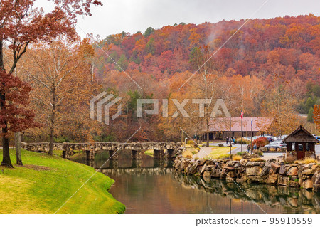 Overcast view of the main building of Dogwood Canyon Nature Park Overcast view of the main building of Dogwood Canyon Nature Park 95910559