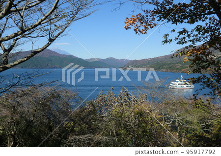 Lake Ashinoko 95917792