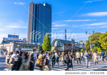 Tokyo cityscape in Japan View of the cityscape such as Yotsuya Station (Kojimachi Exit) and Comore Yotsuya Tower from the "Yotsuya Ekimae" intersection 95918346