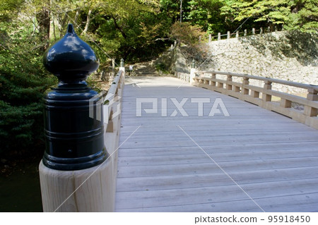 Newly rebuilt Chidori Bridge at Matsue Castle 95918450