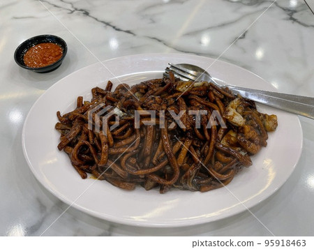 Hokkien mee, famous in Malaysia, tastes better than it looks Hokkien mee, famous in Malaysia, tastes better than it looks 95918463