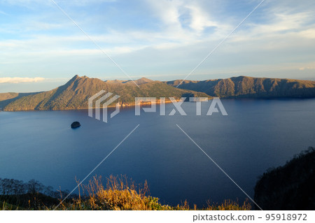 秋天的摩週湖 95918972