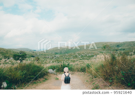 Photo of a woman holding a camera in nature 95921640