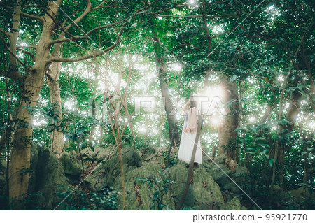 Photo of a woman holding a camera in nature 95921770