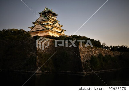 漫步大阪城 早-午-晚-夜 秋天晴朗的天空 95922378