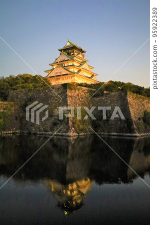 Stroll around Osaka Castle Morning-noon-evening-night Autumn clear sky Stroll around Osaka Castle Morning-noon-evening-night Autumn clear sky 95922389