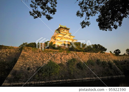 Stroll around Osaka Castle Morning-noon-evening-night Autumn clear sky Stroll around Osaka Castle Morning-noon-evening-night Autumn clear sky 95922390