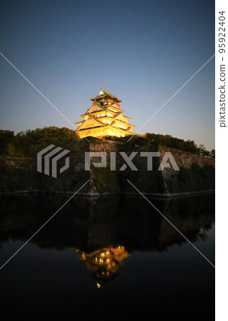 漫步大阪城 早-午-晚-夜 秋天晴朗的天空 95922404