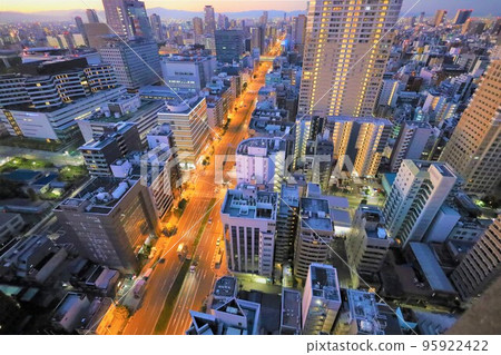 漫步大阪城 早-午-晚-夜 秋天晴朗的天空 漫步大阪城 早-午-晚-夜 秋天晴朗的天空 95922422