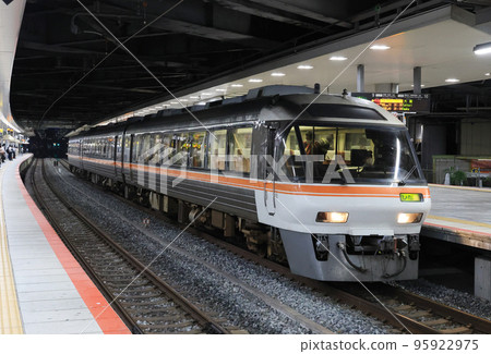 Limited Express Hida arriving at Shin-Osaka Station Limited Express Hida arriving at Shin-Osaka Station 95922975