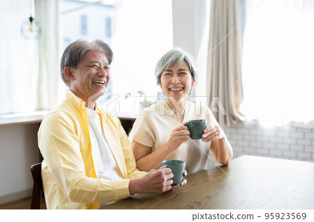 Married couples lifestyle Married couples lifestyle 95923569