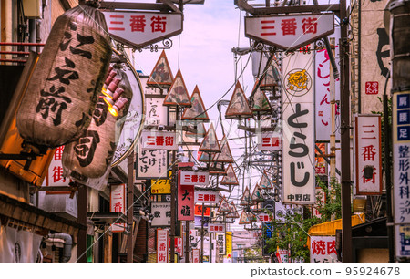 日本東京城市景觀看與中野太陽購物中心商店街相連的第三條街等 = 10 月 23 日 日本東京城市景觀看與中野太陽購物中心商店街相連的第三條街等 = 10 月 23 日 95924678