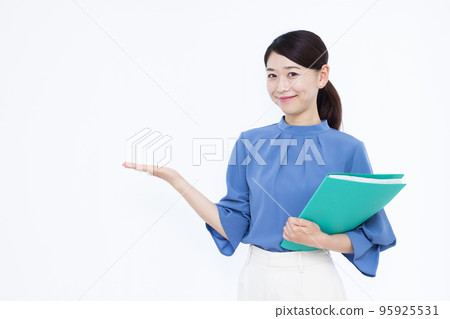 一位三十多歲的女商人介紹 95925531