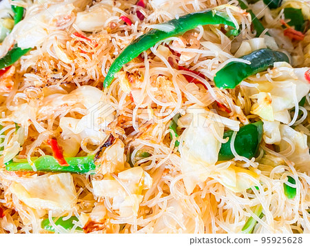 Chinese home cooking Taiwan fried rice powder (Taiwanese rice vermicelli stir-fry) 95925628