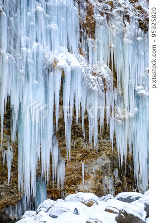 Shirakawa ice pillar group 95925820