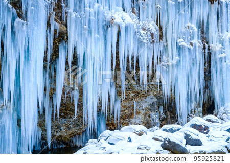 Shirakawa ice pillar group 95925821