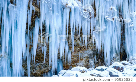 Shirakawa ice pillar group 95925823