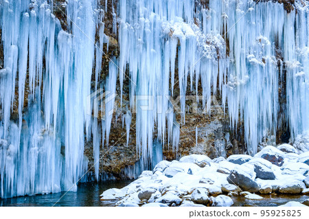 Shirakawa ice pillar group 95925825