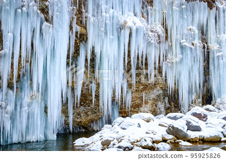 Shirakawa ice pillar group 95925826