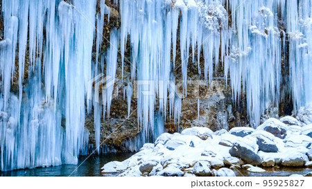 Shirakawa ice pillar group 95925827