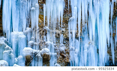 Shirakawa ice pillar group 95925834