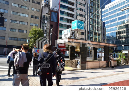 東京日比谷站前的秋天早晨 95926326