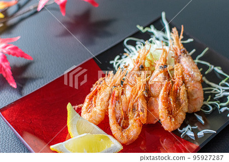 Deep-fried sweet shrimp Deep-fried sweet shrimp 95927287