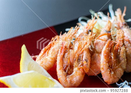 Deep-fried sweet shrimp Deep-fried sweet shrimp 95927288