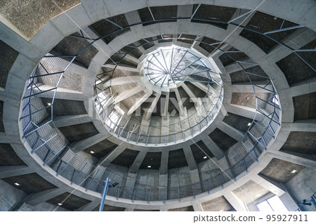 Looking up at the spiral staircase Triangular Port Sea Pyramid (Uki City, Kumamoto Prefecture) Looking up at the spiral staircase Triangular Port Sea Pyramid (Uki City, Kumamoto Prefecture) 95927911
