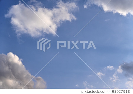 Between the clouds in the autumn sky Between the clouds in the autumn sky 95927918