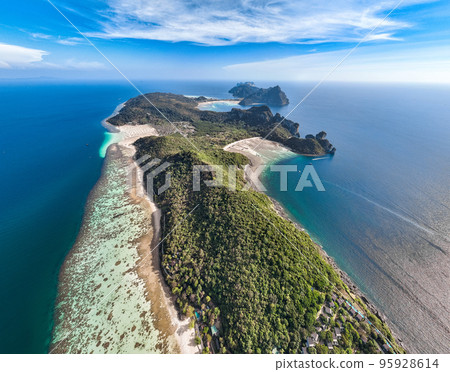 Aerial view of Loh Lana Bay at sunset in koh Phi Phi islands, Krabi, Thailand 95928614