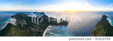Aerial view of Loh Lana Bay at sunset in koh Phi Phi islands, Krabi, Thailand 95928799