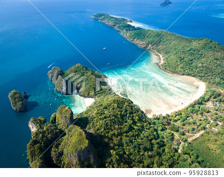 Aerial view of Loh Lana Bay at sunset in koh Phi Phi islands, Krabi, Thailand Aerial view of Loh Lana Bay at sunset in koh Phi Phi islands, Krabi, Thailand 95928813