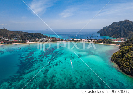 Aerial view of Loh Dalum and tonsai beach in koh Phi Phi islands, Krabi, Thailand Aerial view of Loh Dalum and tonsai beach in koh Phi Phi islands, Krabi, Thailand 95928832