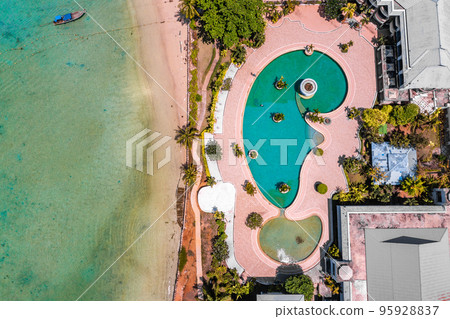 Aerial view of Loh Dalum and tonsai beach in koh Phi Phi islands, Krabi, Thailand 95928837