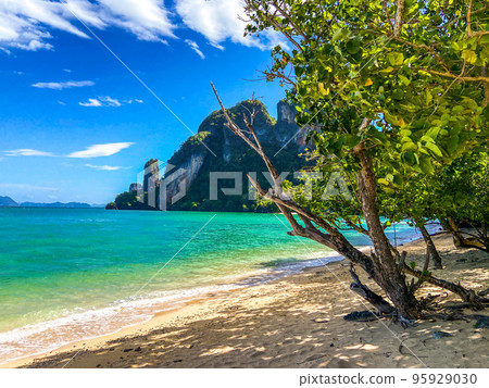 Koh Phak Bia island in Krabi province, Thailand Koh Phak Bia island in Krabi province, Thailand 95929030