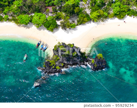 Aerial view of Koh Hong island in Krabi province, Thailand 95929234