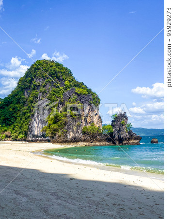 Aerial view of Koh Hong island in Krabi province, Thailand 95929273