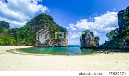 Aerial view of Koh Hong island in Krabi province, Thailand 95929274