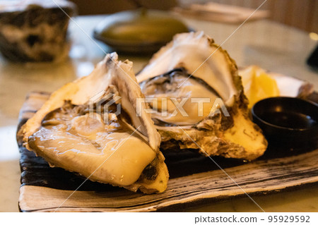 晚餐 ・晚餐用千葉縣產大生牡蠣拼盤，橙子醬和檸檬生魚片（千葉縣） 95929592