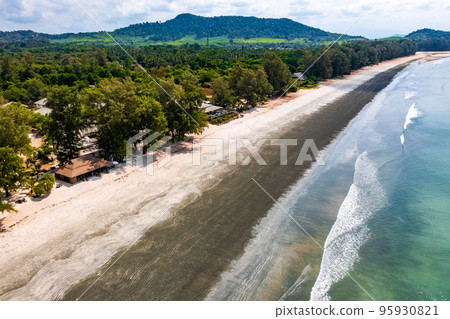 Aerial view of Koh Phayam beach in Ranong, Thailand 95930821