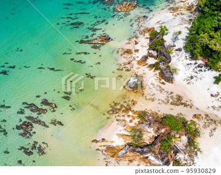Koh Phayam beach Hin Talu with rock arch formation in Ranong, Thailand. Koh Phayam beach Hin Talu with rock arch formation in Ranong, Thailand. 95930829