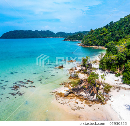 Koh Phayam beach Hin Talu with rock arch formation in Ranong, Thailand. Koh Phayam beach Hin Talu with rock arch formation in Ranong, Thailand. 95930833