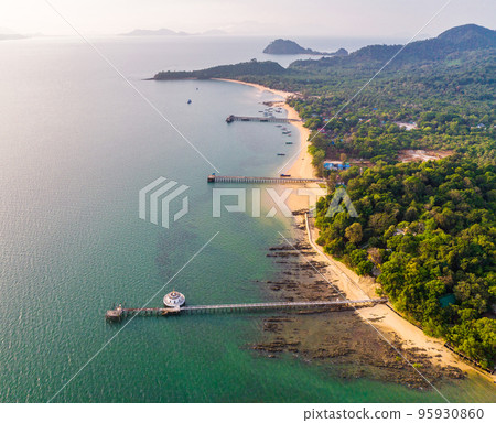 Wat koh Phayam temple on the water in Ranong, Thailand 95930860