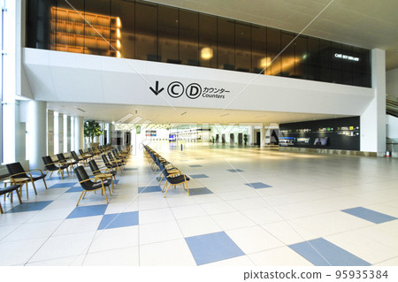 Corridor between AB and CD in New Chitose Airport International Terminal 3F Departure Lobby 95935384