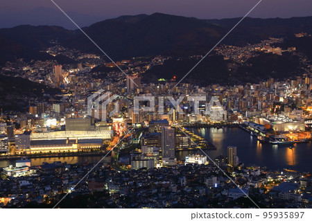 從稻佐山的展望台看長崎夜景 95935897