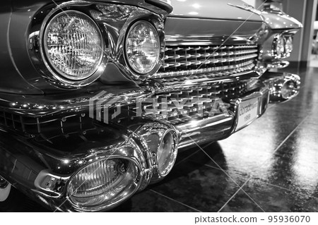retro car headlights 95936070