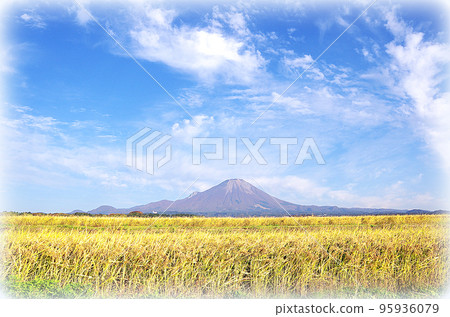 Golden rice ears and Daisen scenery (illustration style) in the harvest season Golden rice ears and Daisen scenery (illustration style) in the harvest season 95936079