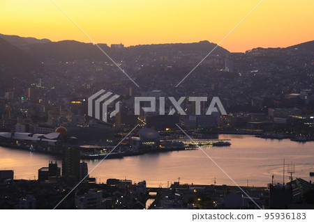 Dawn of Nagasaki seen from Mt. Inasa 95936183